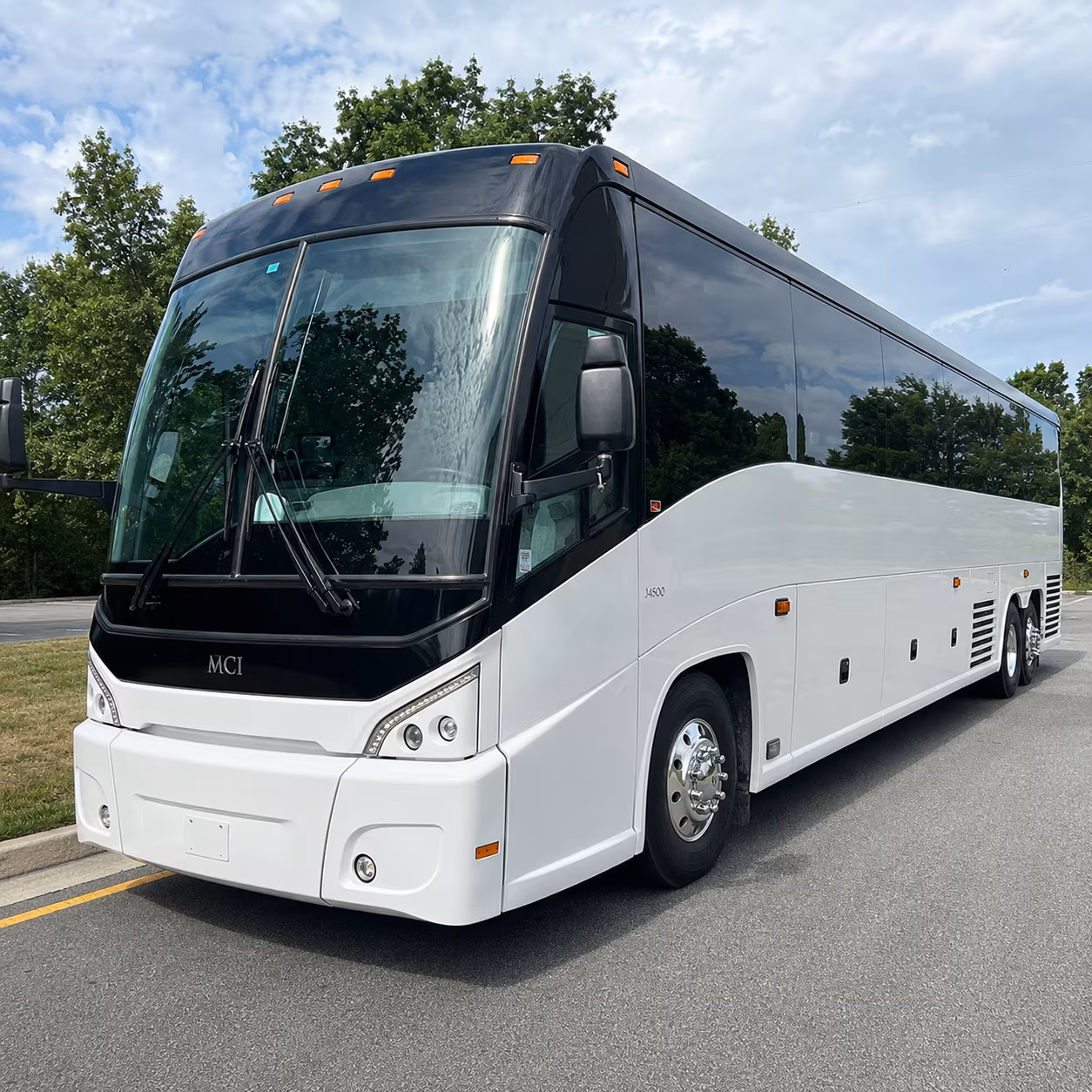 buses to azura amphitheater for festival weekends and big outdoor shows