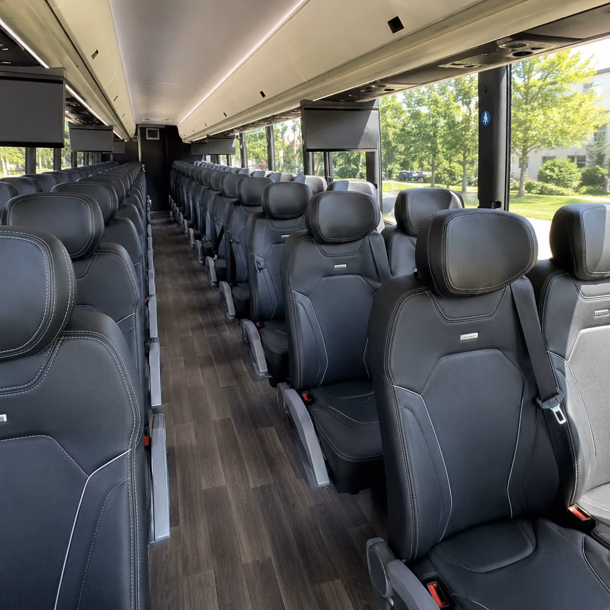 charter bus rides to kansas city international airport kci from lee s summit