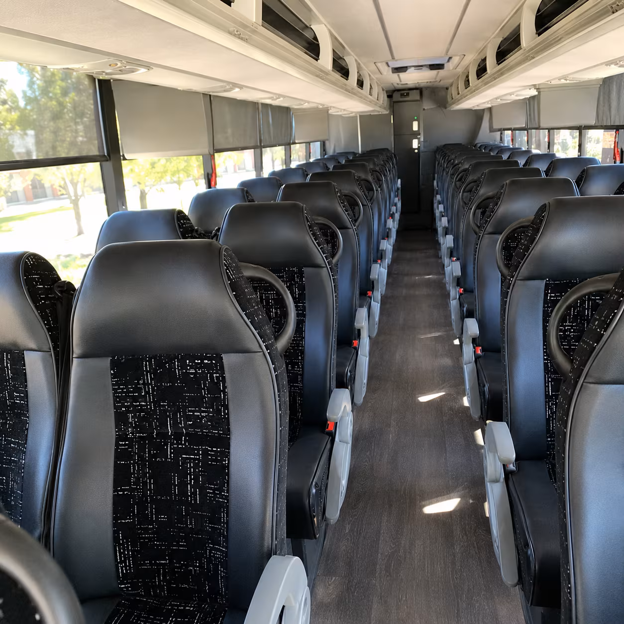 charter buses for longview mansion and lakeside lee s summit weddings